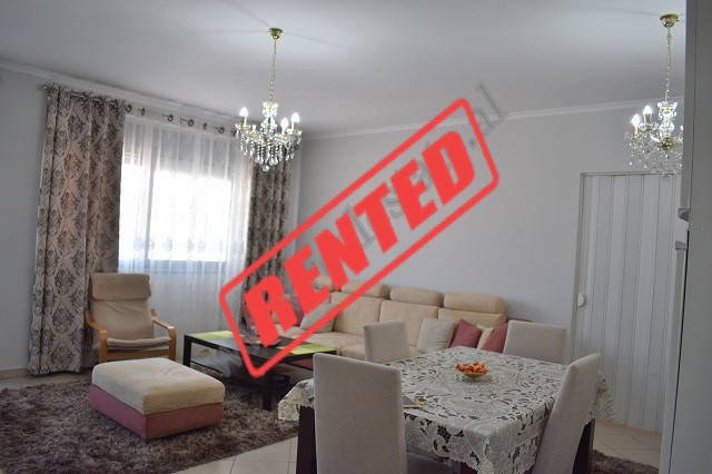 Apartament 3+1 me qira ne rrugen e Kavajes ne Tirane.
Banesa ndodhet ne katin e 6-te te nje pallati